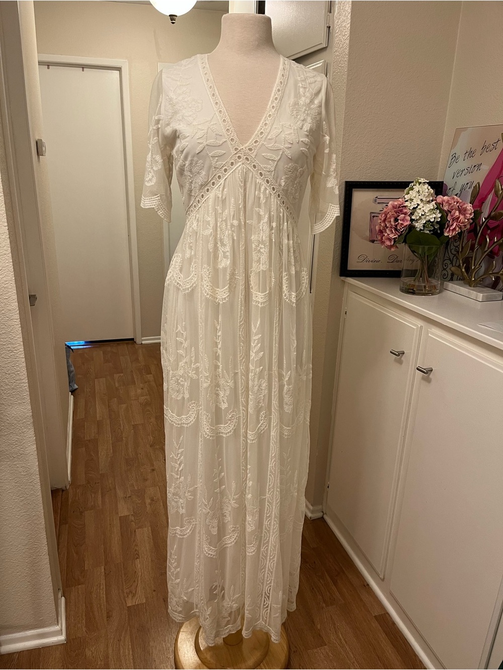 Pink Blush Ivory Lace V‑Neck Maxi Dress - Size M - Picture 3 of 9